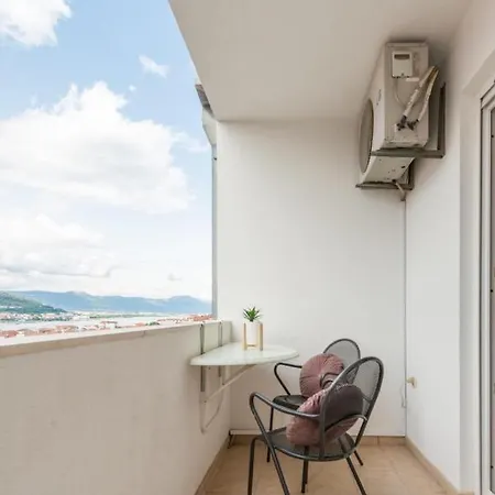 The Old Town View Apartment, 5 Min Walk, Parking