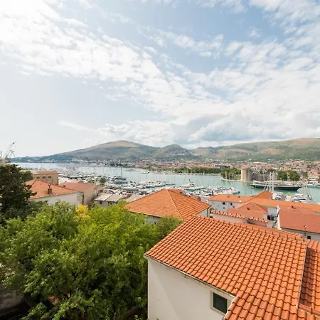 Apartment The Old Town View Apartment, 5 Min Walk, Parking Trogir