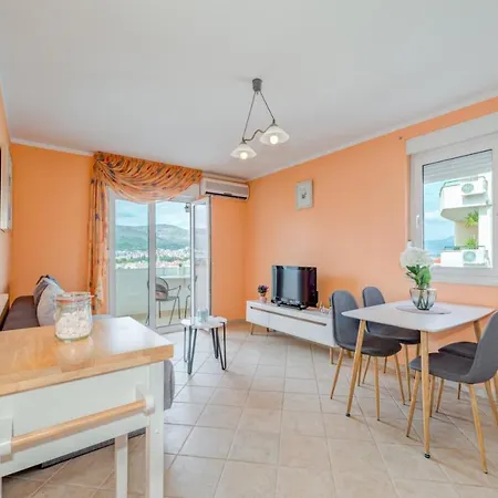 The Old Town View Apartment, 5 Min Walk, Parking