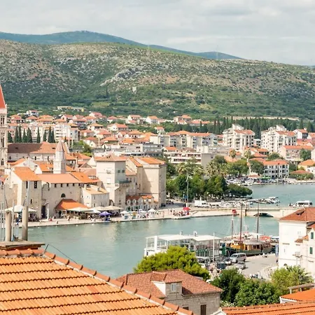 The Old Town View Apartment, 5 Min Walk, Parking Trogir