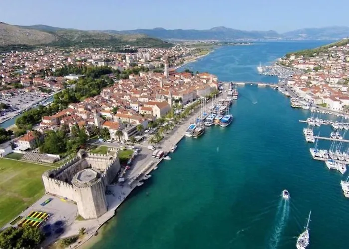 The Old Town View Apartment, 5 Min Walk, Parking Apartmán