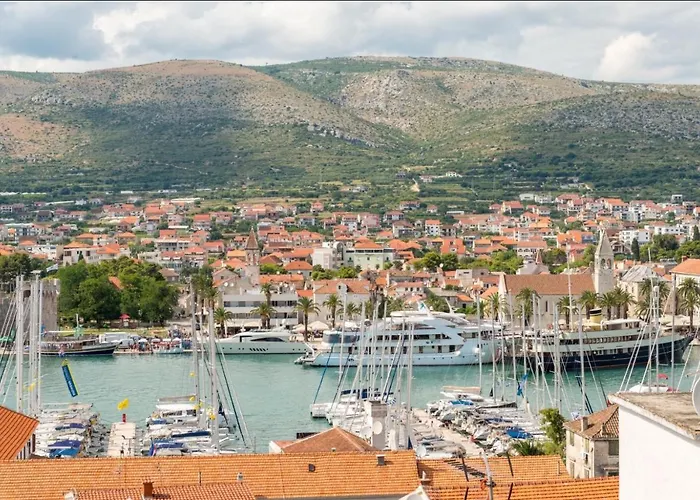 The Old Town View Apartment, 5 Min Walk, Parking * Τρογκίρ
