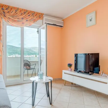 Apartment The Old Town View Apartment, 5 Min Walk, Parking Trogir