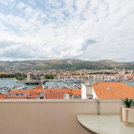 The Old Town View Apartment, 5 Min Walk, Parking