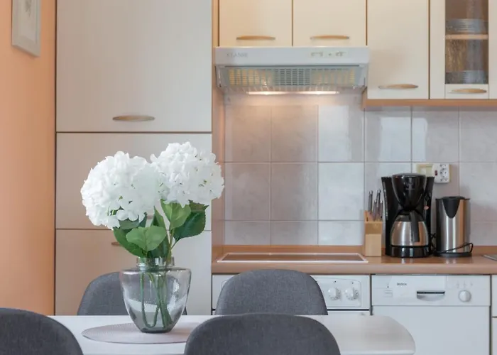 The Old Town View Apartment, 5 Min Walk, Parking Apartament