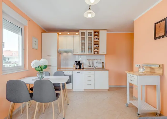 The Old Town View Apartment, 5 Min Walk, Parking アパート トロギール