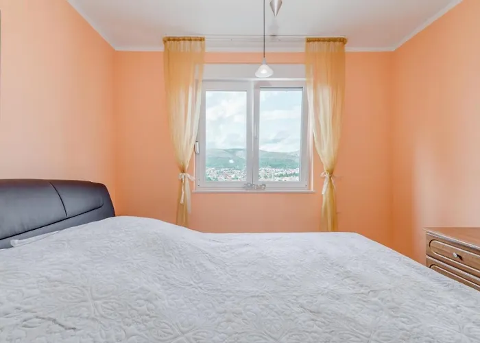 The Old Town View Apartment, 5 Min Walk, Parking Apartament Trogir