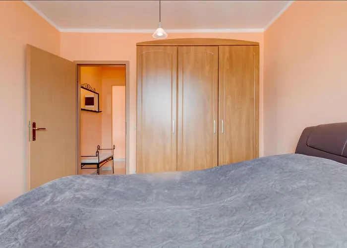 The Old Town View Apartment, 5 Min Walk, Parking