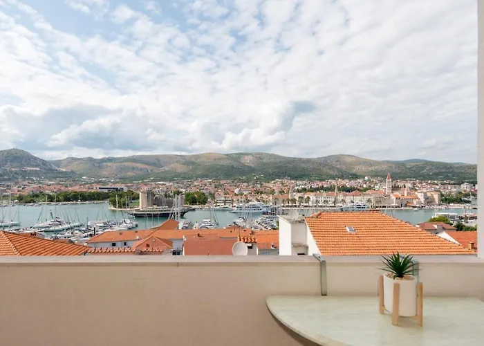 The Old Town View Apartment, 5 Min Walk, Parking