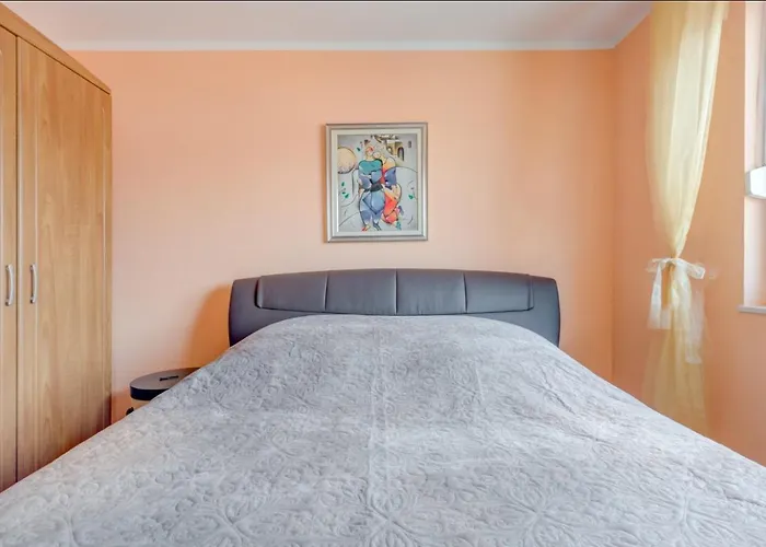 The Old Town View Apartment, 5 Min Walk, Parking *