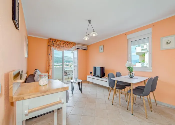 The Old Town View Apartment, 5 Min Walk, Parking