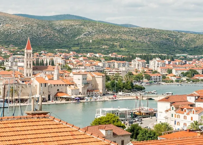 The Old Town View Apartment, 5 Min Walk, Parking Trogir
