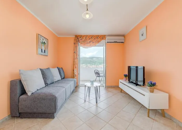 The Old Town View Apartment, 5 Min Walk, Parking