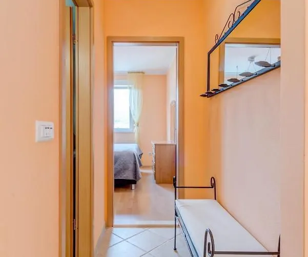 The Old Town View Apartment, 5 Min Walk, Parking *