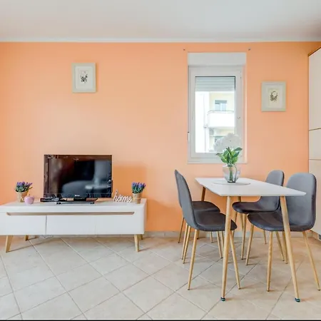 The Old Town View Apartment, 5 Min Walk, Parking Apartament Trogir