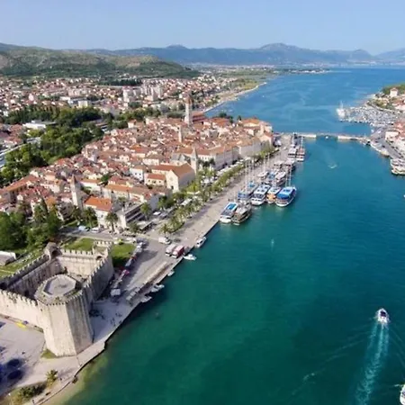 The Old Town View Apartment, 5 Min Walk, Parking Apartament