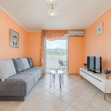 The Old Town View Apartment, 5 Min Walk, Parking